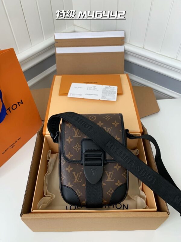 LOUIS VUITTON ARCHY messenger bag M46442 SIZE:22*16*7CM