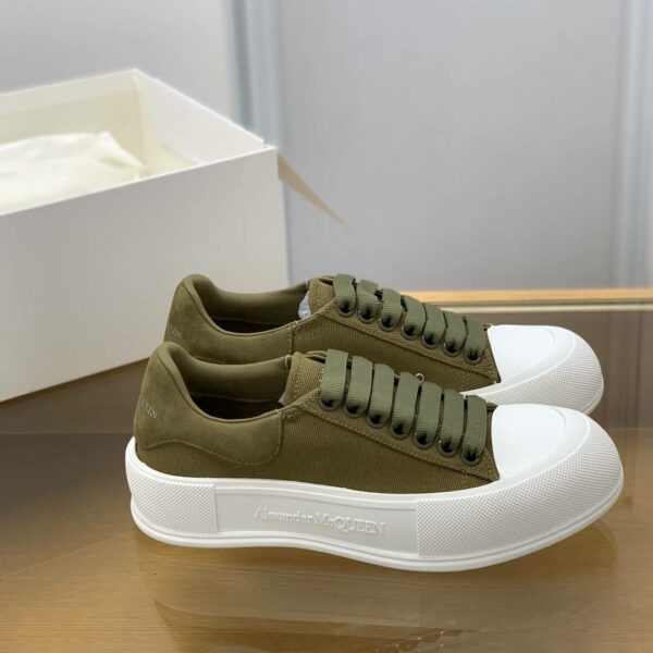 Alexander McQueen MQ olive green velvet tail Sneakers