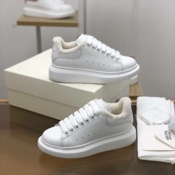 Alexander McQueen MQ White velvet Lining Sneakers