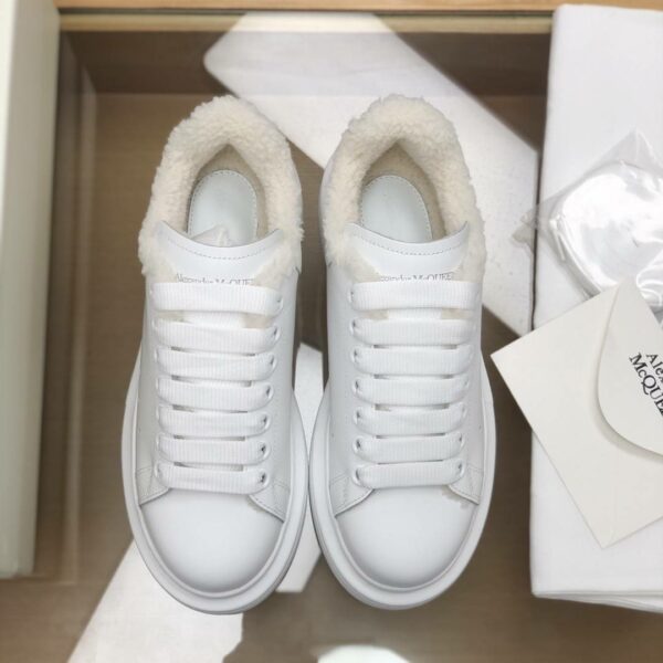 Alexander McQueen MQ White velvet Lining Sneakers