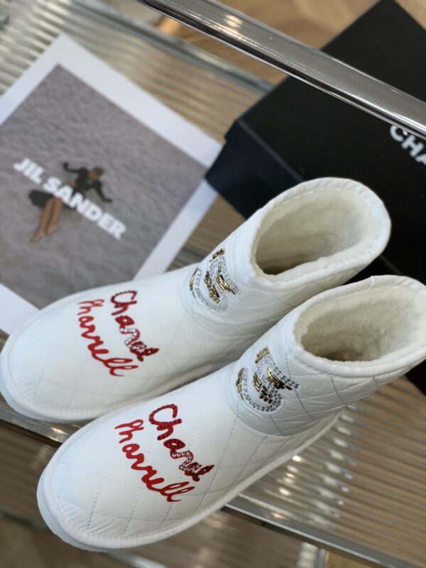 Chanel Snow boots FW style