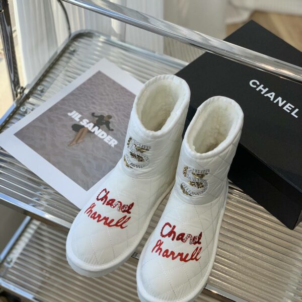 Chanel Snow boots FW style