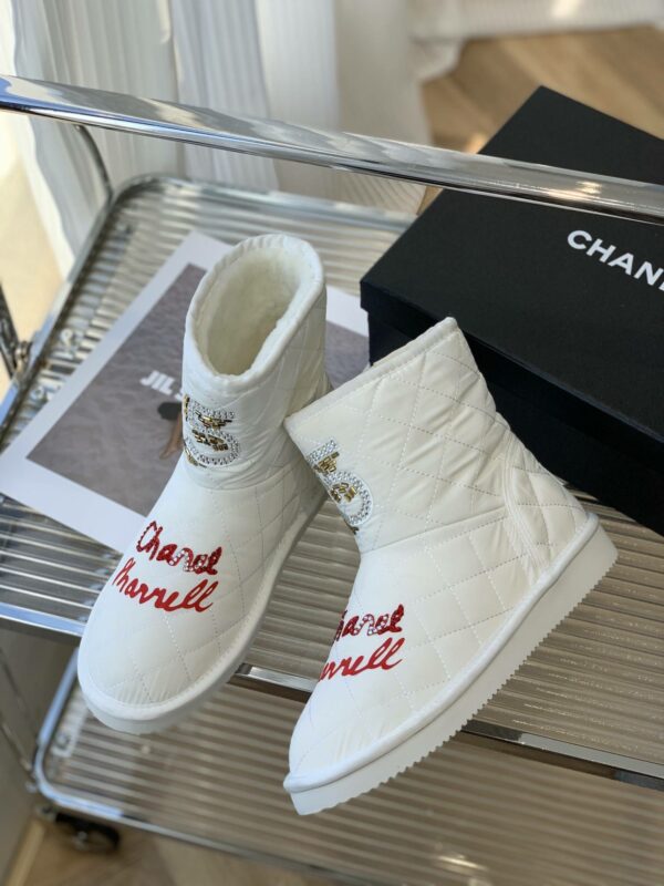 Chanel Snow boots FW style