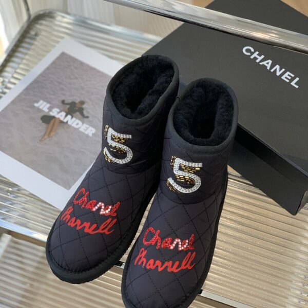 Chanel Snow boots FW style