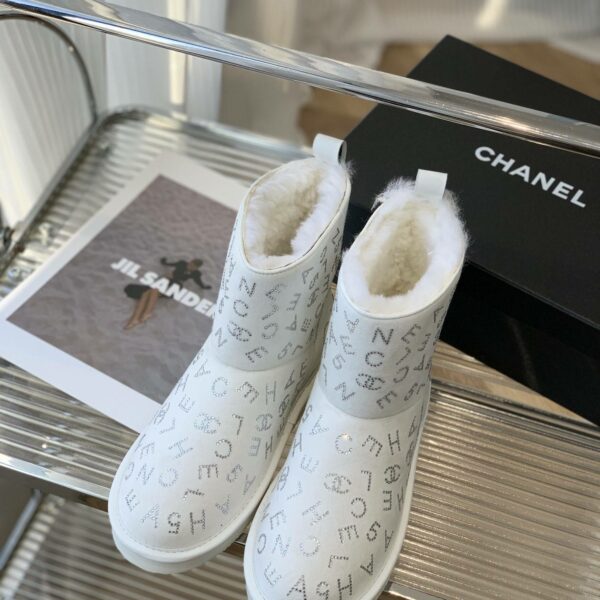 Chanel Snow boots FW style