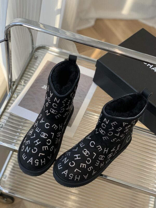 Chanel Snow boots FW style