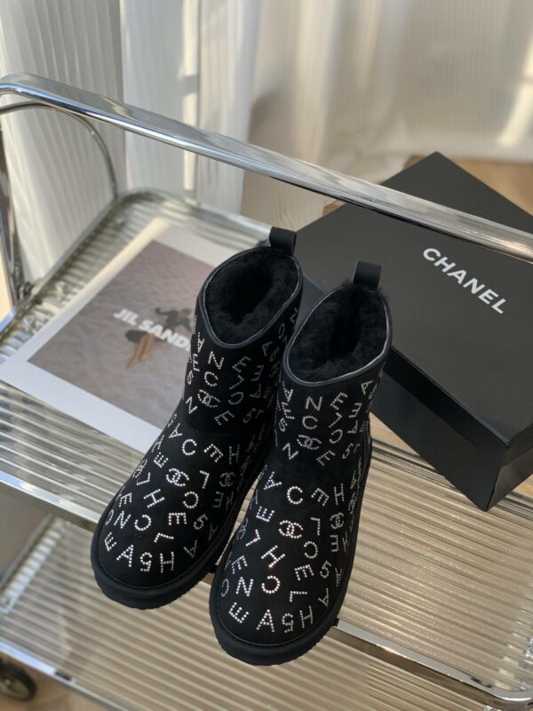 Chanel Snow boots FW style