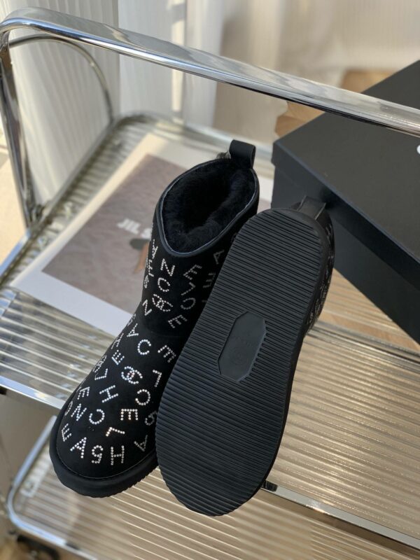 Chanel Snow boots FW style