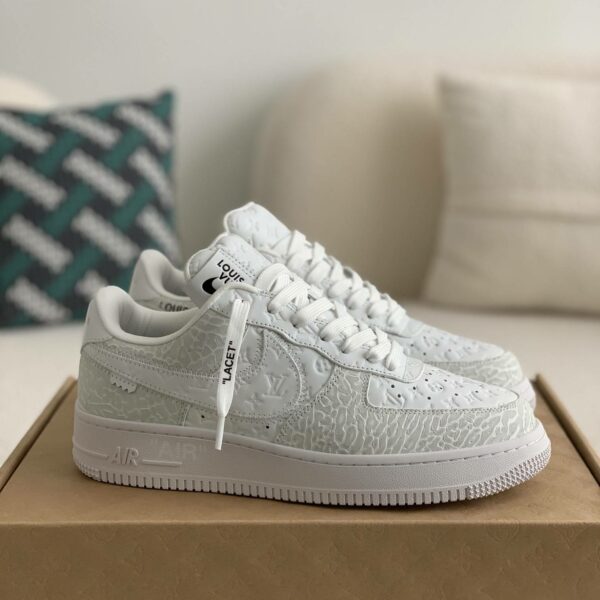 LOUIS VUITTON × NIKE AIR FORCE 1 SNEAKER