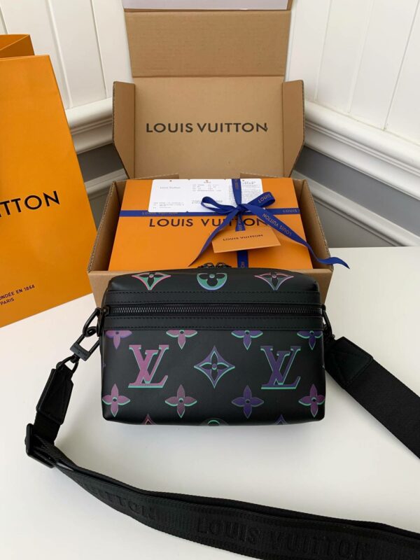 LOUIS VUITTON  COMET Full Leather Messenger Bag M22495