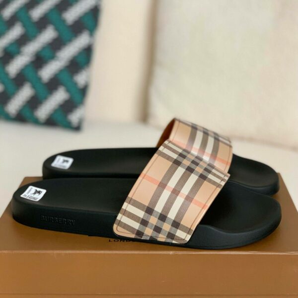 Burberry slippers