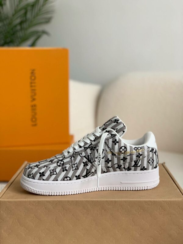 LOUIS VUITTON × NIKE AIR FORCE 1 SNEAKER