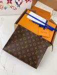 Louis Vuitton 26 Wash Bag M47542, 17 * 9.6 * 3.5cm