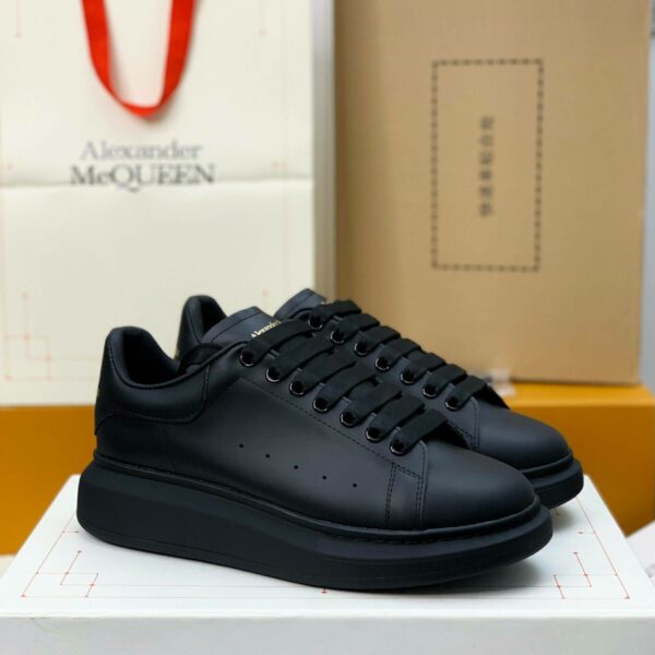 Alexander McQueen versatile Sneakers