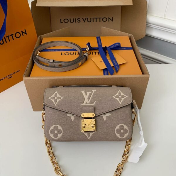 Louis Vuitton counter classic hot selling Pochette Métis East West bag M23081, 21.5 * 13.5 * 6cm