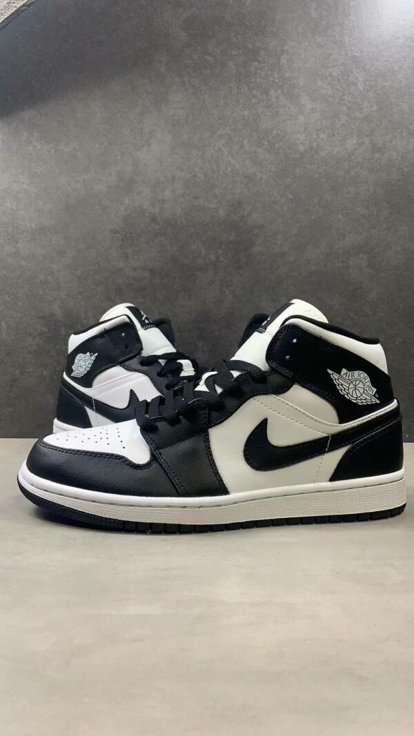 Air Jordan 1 High Retro Black White