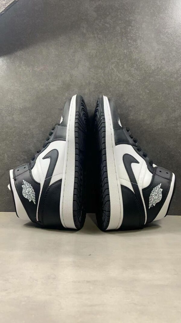 Air Jordan 1 High Retro Black White