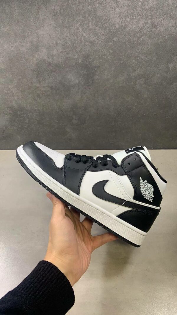 Air Jordan 1 High Retro Black White