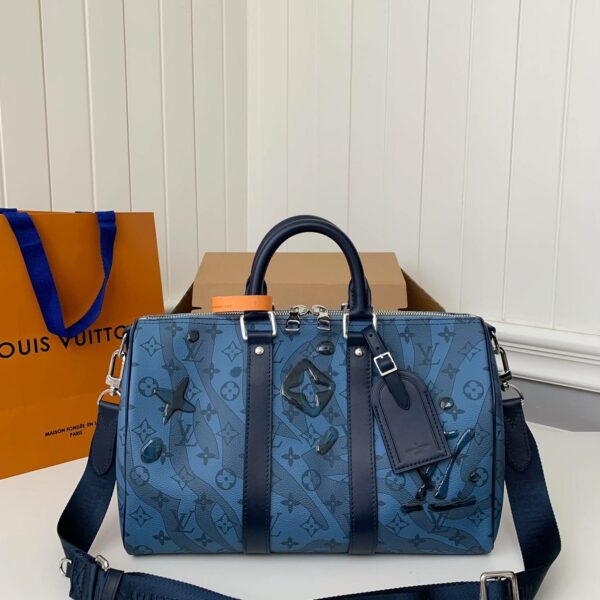 Louis Vuitton's seasonal new Keepall Bandoulière 35 handbag M22573, 34 * 21 * 16cm