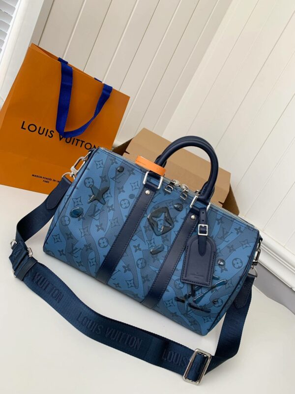 Louis Vuitton's seasonal new Keepall Bandoulière 35 handbag M22573, 34 * 21 * 16cm