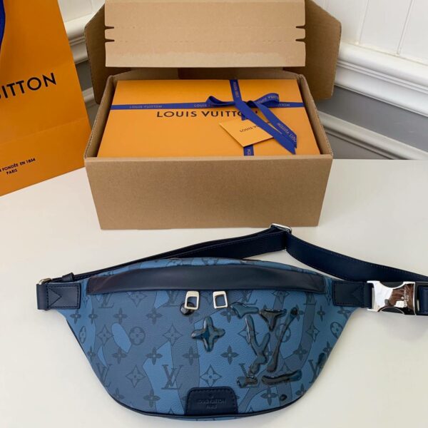 Louis Vuitton 2023 New DISCOVERY Droplet Blue Waistpack M22576 Size: 44 * 15 * 9cm