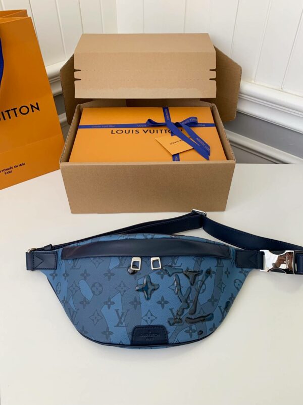 Louis Vuitton 2023 New DISCOVERY Droplet Blue Waistpack M22576 Size: 44 * 15 * 9cm