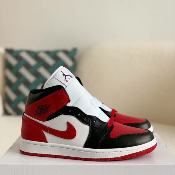 Nike Air Jordan 1 Retro High OG Bred Toe