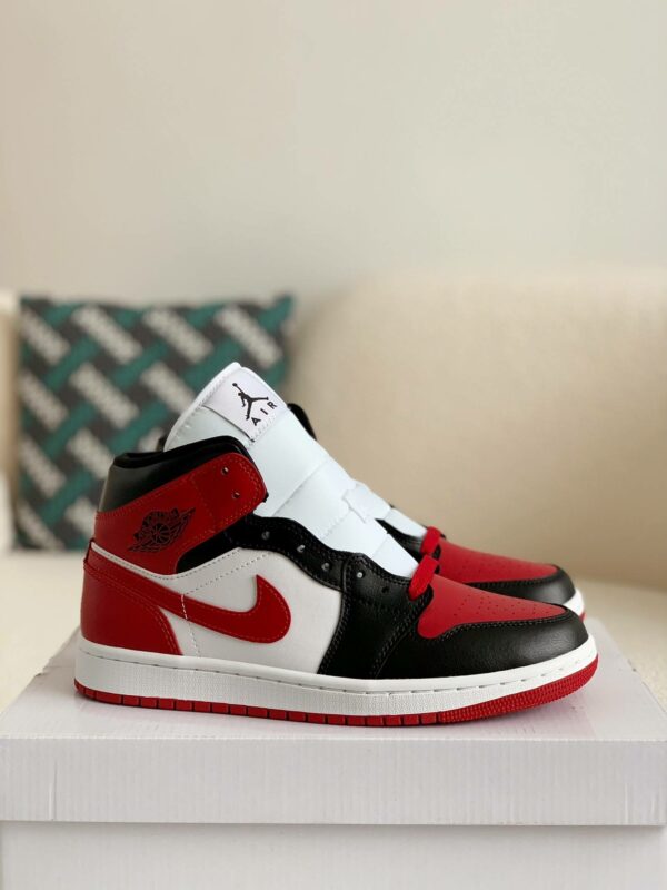 Nike Air Jordan 1 Retro High OG Bred Toe