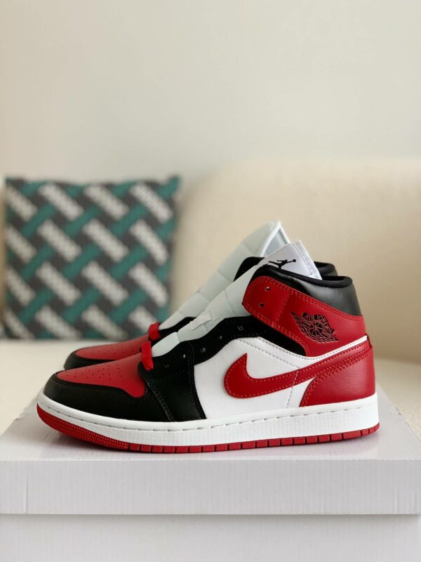 Nike Air Jordan 1 Retro High OG Bred Toe