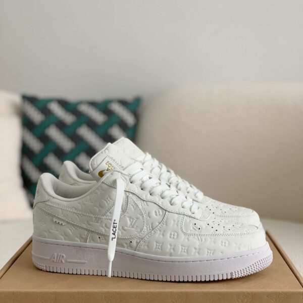 LOUIS VUITTON × NIKE AIR FORCE 1 Sneaker