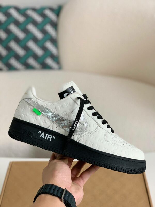 LOUIS VUITTON × NIKE AIR FORCE 1 SNEAKER