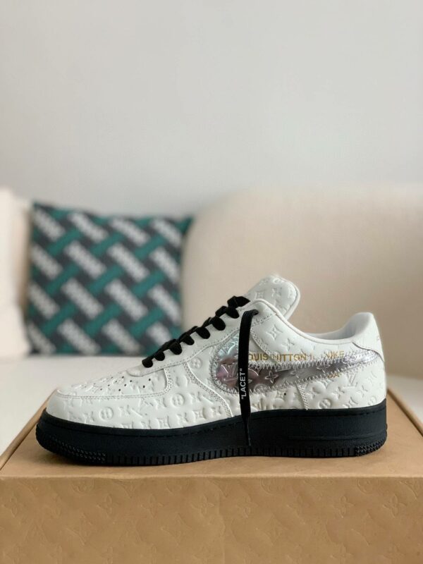 LOUIS VUITTON × NIKE AIR FORCE 1 SNEAKER