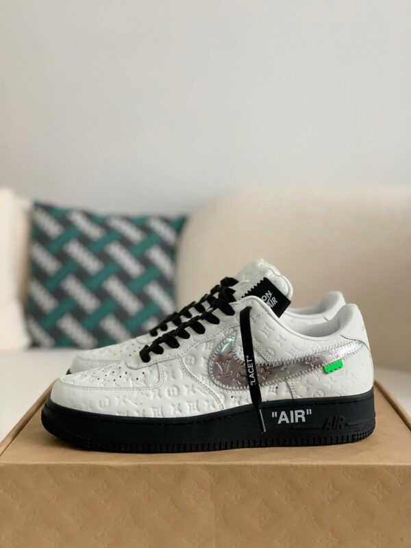 LOUIS VUITTON × NIKE AIR FORCE 1 SNEAKER