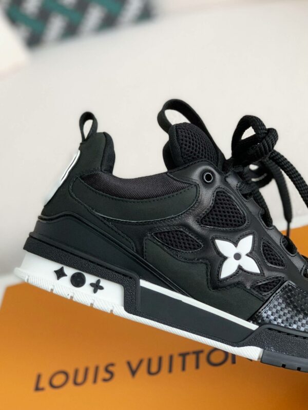 LOUIS VUITTON  RUNNER TATIC  Sneakers