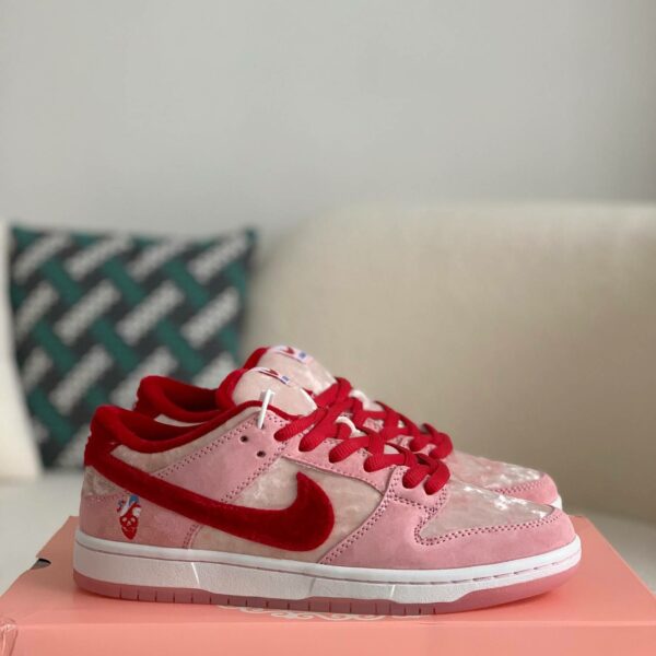 NIKE x SB Dunk Low Sneakers