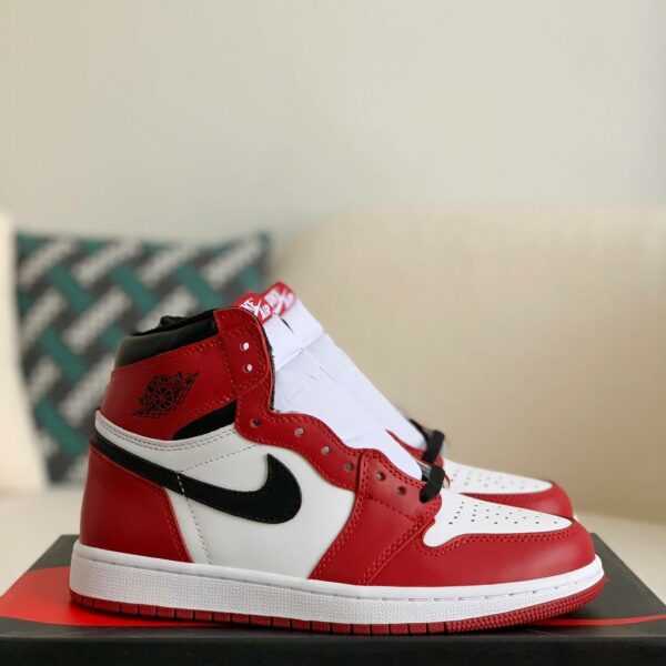 Nike Air Jordan 1 Retro High OG Bred Toe