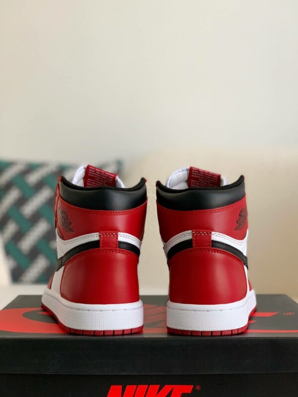 Nike Air Jordan 1 Retro High OG Bred Toe