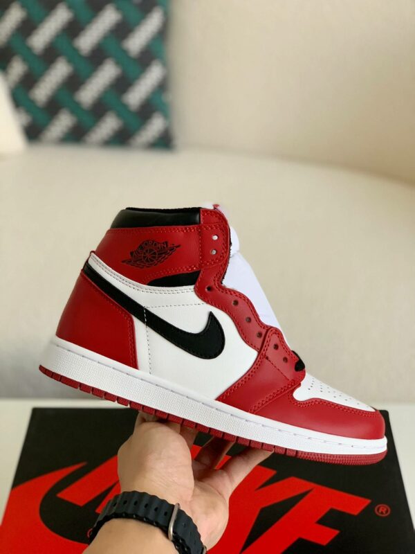 Nike Air Jordan 1 Retro High OG Bred Toe