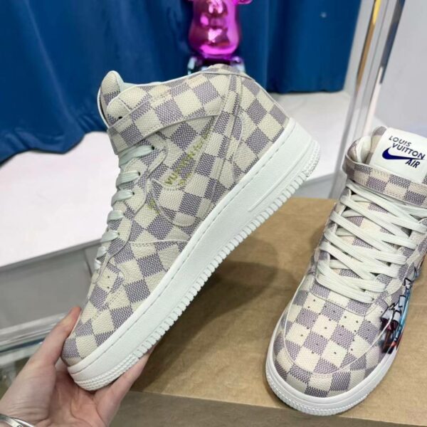 LOUIS VUITTON X NIKE AIR FORCE 1 high Sneaker