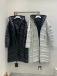 Moncler Solid color hooded zippered down long sleeves for woman