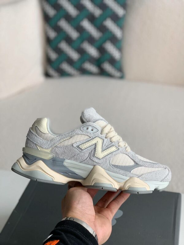 New Balance 2022R Phantom