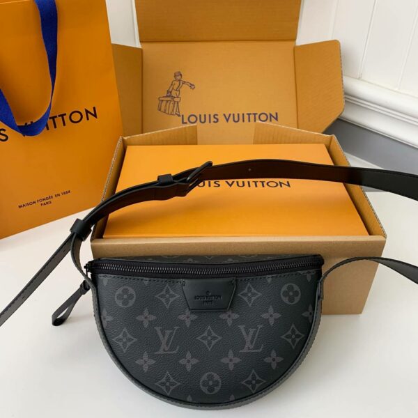 Louis Vuitton Autumn/Winter New LV MOON CROSSBODY Handbag M23835, Top Quality Size: 24.5 * 16 * 4.5c