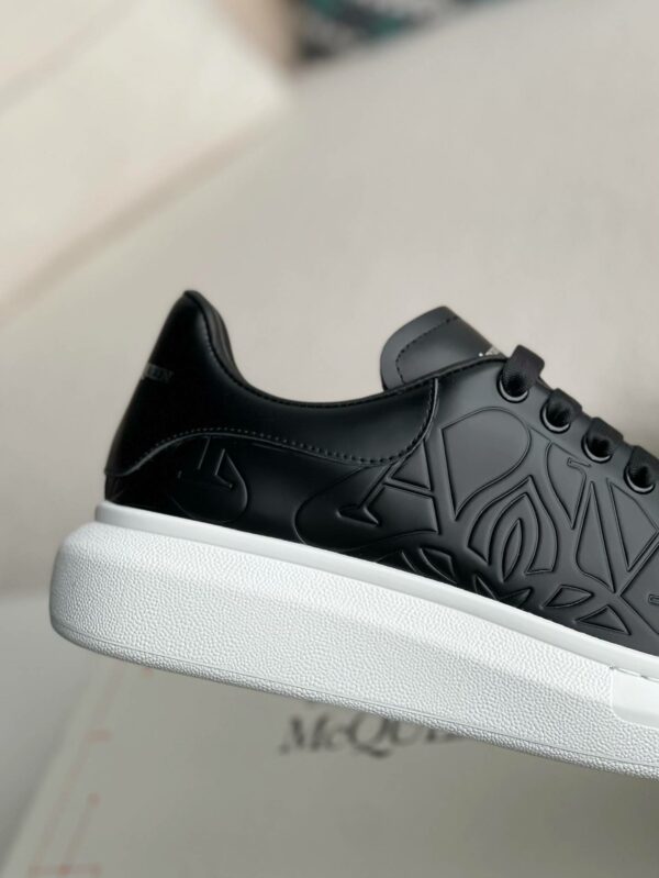 Alexander McQueen versatile Sneakers