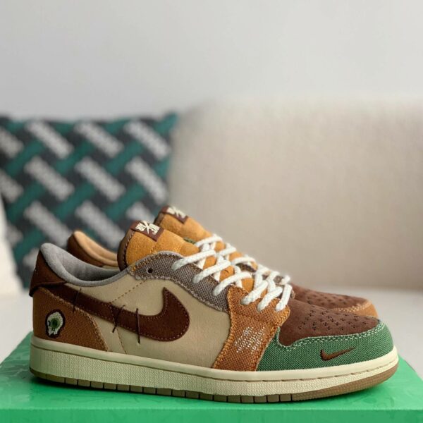 Nike Dunk Low Sneakers