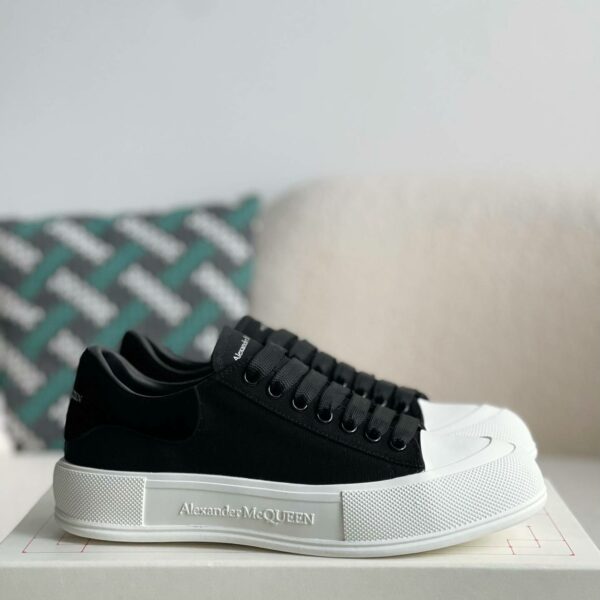 Alexander McQueen versatile Sneakers