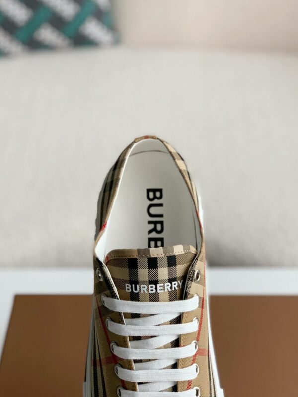 Burberry Low cut casual sports shoes