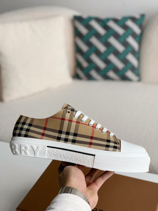 Burberry Low cut casual sports shoes