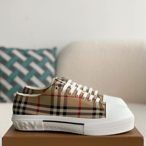 Burberry Low cut casual sports shoes