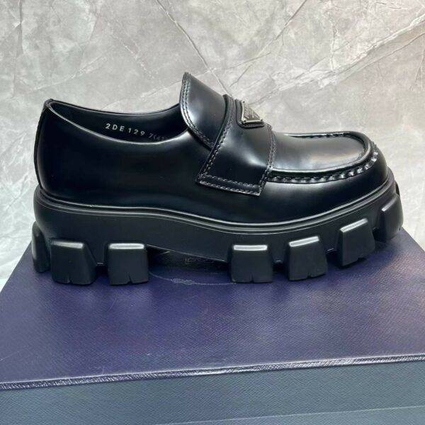 Prada Carrefour‘s shoes