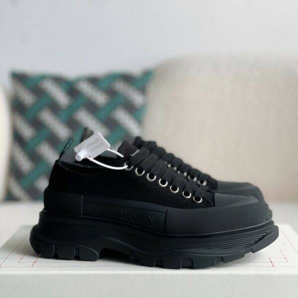 Alexander McQueen  Sneakers